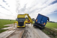 Berging-vrachtwagen-Garrelsweer_9512