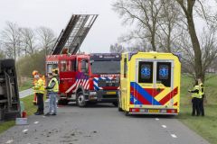 Vrachtwagen-gekanteld-Delleweg-Middelstum_2020