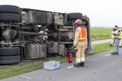 Vrachtwagen-gekanteld-Delleweg-Middelstum_2070