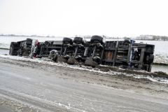 Vrachtwagen-in-de-sloot-Garsthuizen-Fiveldijk_1513