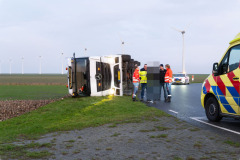 Vrachtwagen-gekanteld-Eemshaven_0120