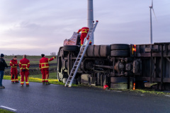 Vrachtwagen-gekanteld-Eemshaven_9879