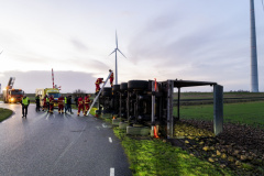 Vrachtwagen-gekanteld-Eemshaven_9902