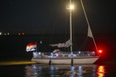 Jacht-vast-op-pier-bij-Oterdum_3738