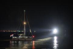 Jacht-vast-op-pier-bij-Oterdum_3814