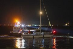 Jacht-vast-op-pier-bij-Oterdum_3954