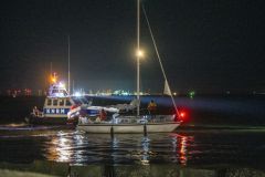 Jacht-vast-op-pier-bij-Oterdum_3986