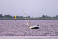 Jacht-vastgelopen-havenmonding-Delfzijl_7579