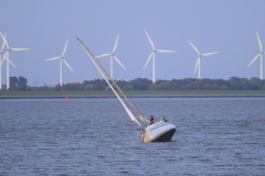 Jacht-vastgelopen-havenmonding-Delfzijl_7681