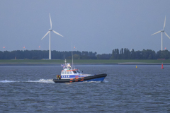 Jacht-vastgelopen-havenmonding-Delfzijl_7961