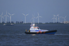 Jacht-vastgelopen-havenmonding-Delfzijl_8056