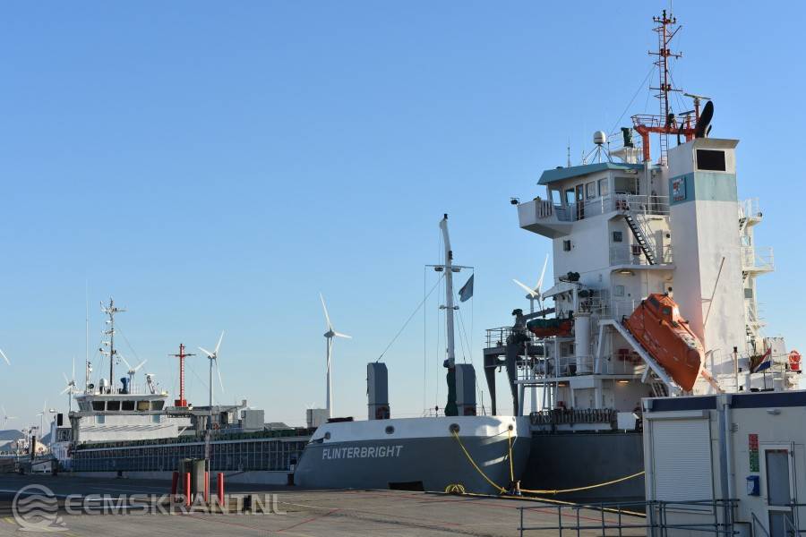 Flinter schepen in de Eemshaven