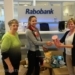 Namens Rabobank Noord-Groningen overhandigd Ina van Huis de cadeaus aan voedselbank ’t Hogeland