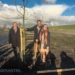 Wethouder IJzebrand Rijzebol, dagelijks bestuurslid van waterschap Noorderzijlvest Eisse Luitjens en gedeputeerde Nienke Homan plantten de eerste van ongeveer duizend bomen die het nieuwe bos gaan vormen.