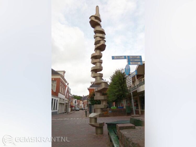 De meterslange krukas bij de kruising Dijkstraat/Kniestraat