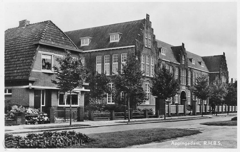 De hbs van Appingedam in de jaren zestig op een ansicht van Warenhuis Piet Bulthuis