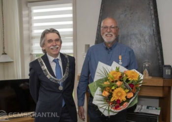 Burgemeester Beukema en de heer Wildervank