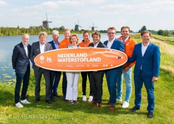 Met het in elkaar schuiven van de surfplank is de lancering van Missie H2 officieel een feit  Foto: Twycer