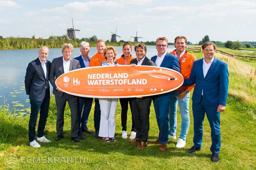 Met het in elkaar schuiven van de surfplank is de lancering van Missie H2 officieel een feit Foto: Twycer