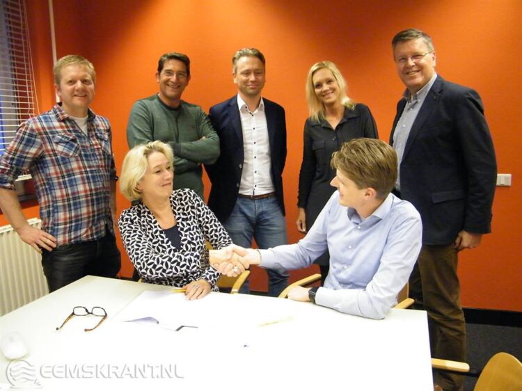 Op de foto van links naar rechts: Willem Oosting (beleidsmedewerker sociaal domein), 	Roland Riemersma (huisarts gezondheidscentrum Overdiep) Mark Bokhove (coördinator Damster Zorgbalie) Rieteke Riemersma (coördinator bedrijfsvoering gezondheidscentrum Overdiep), Ipe van der Deen (financieel adviseur Stichting Eerstelijnszorg Appingedam en Omstreken)