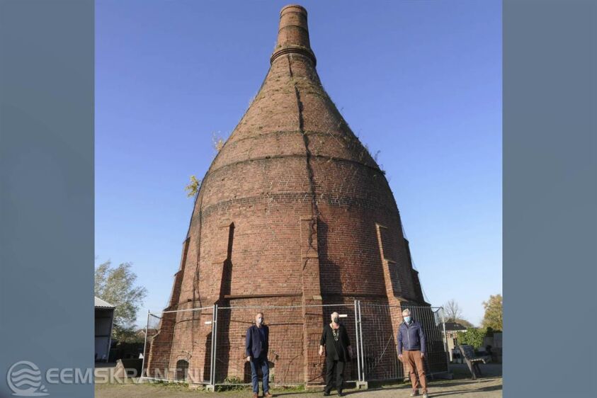 Foto met van links naar rechts: Erik Meijer van Stichting BICSA, wethouder Lea van der Tuin- Kuipers, Jaap Pilon van Stichting BICSA