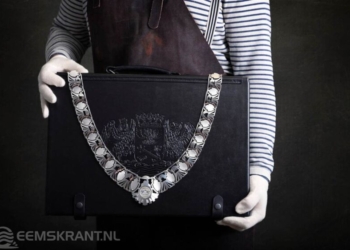 Ambtsketen van de nieuwe gemeente Eemsdelta. Foto: Carolien van Schie.