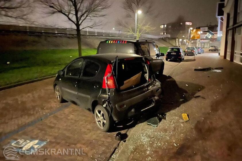 Foto: De voertuigen die werden aangereden door de bestuurder.