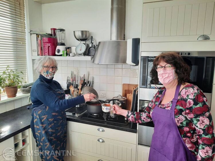 Foto: links Hilda Davids, rechts Ada Westers. Eigen foto