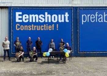 Van vlnr staand: Martin Vogel (productieleider), Jan Ramakers, Peter Kremer (leermeester), Pieter de Boer (directeur), Silvia Akkerman (begeleidster), Kevin de Meer
Zittend voor vlnr: Gavin Muller, Olaf Wiegers, Bryan van der Zee 
Afwezig: Pieter Wiersema