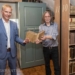Museum eigenaar Rob Møhlman en wethouder Meindert Joostens bij het Fransema-kabinet