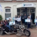 Menne Kamp en Jan Koolhof hebben symbolisch de cheques aan de 5 goede doelen uitgereikt, ter waarde van in totaal € 5.000,-