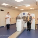 Op de foto v.l.n.r.: Andor Glaudemans, Ronald Borra, Ate van der Zee (UMCG-bestuursvoorzitter), Bernd Ohnesorge (President EMEA, Siemens Healthineers) en Paul van Snick (gespecialiseerd PET/CT-laborant UMCG). Foto: Jan Pruim.