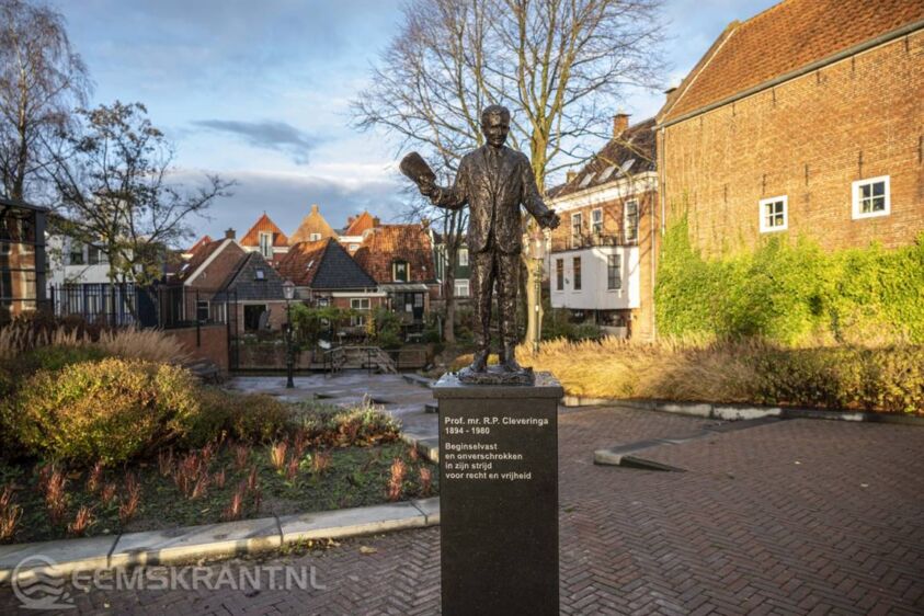 Het beeld van professor Rudolph Pabus Cleveringa