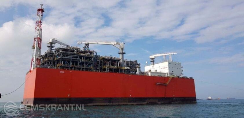 De verwachting is dat het drijvende LNG-platform S188 van Exmar begin augustus in de Groningse Eemshaven arriveert.