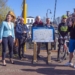 Van links naar rechts: Fleur Gräper-van Koolwijk (gedeputeerde provincie Groningen), Geert Slagter (MFAC Loppersum), Pier Prins (wethouder Eemsdelta), Theo Berends (voorzitter Routebureau Groningen), Theo de Vries (wethouder Het Hogeland) en Ludy Bultena (voorzitter Noorder Rondritten).