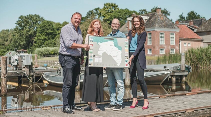 Op de foto van links naar rechts: Erich Wünker (wethouder gemeente Oldambt en vertegenwoordiger vanuit de Vereniging Groninger Gemeenten) , Mirjam Wulfse (gedeputeerde provincie Groningen), Edwin van der Woude (directeur stichting ZO Groningen en vertegenwoordiger van alle regio marketing organisaties) en Barbara Risselada (directeur Marketing Groningen). Foto: Sebastiaan Rodenhuis