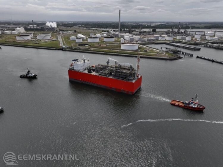 Onlangs is de Exmar S188 aangekomen in de haven Rotterdam waar ze zal worden klaargemaakt voor haar taken in de Eemshaven.
