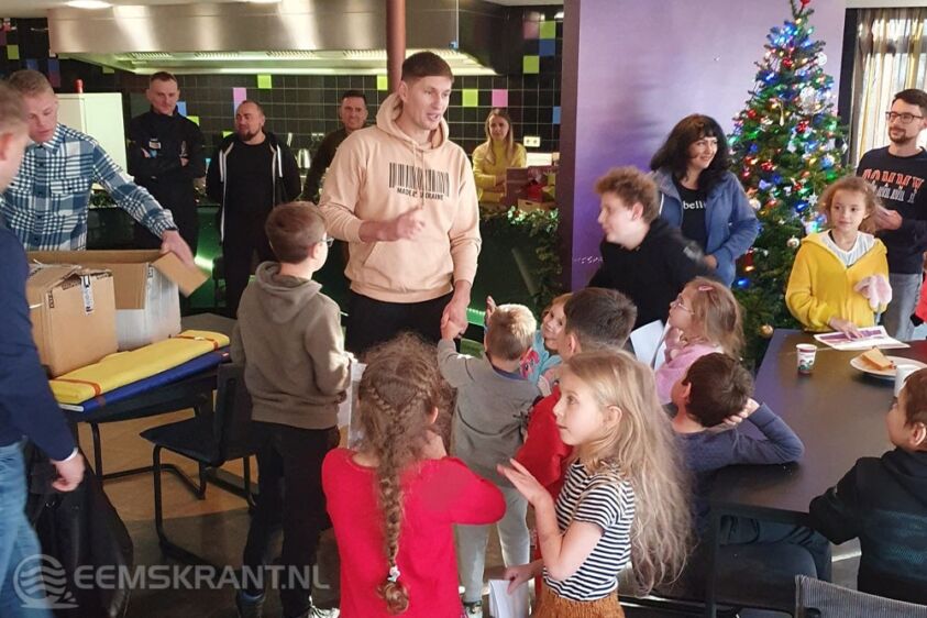 Evgeniy Levchenko op bezoek in de Luingaborg in Bierum. Foto: Cor Kappen