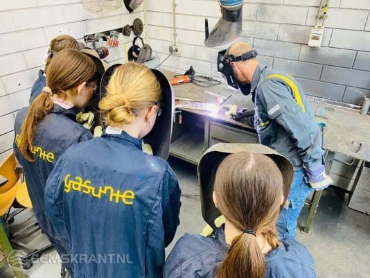 In 2022 heeft Gasunie ook deelgenomen aan Girl’s day. Ruim 60 meisjes maakten toen van de gelegenheid gebruik om een kijkje in ‘de technische keuken’ van Gasunie te nemen.