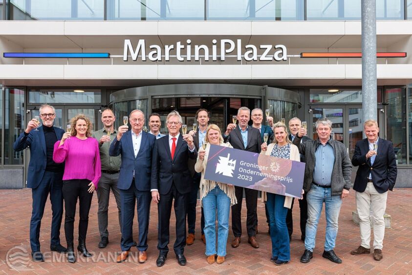 Toast op de 25e editie van de Groninger Ondernemingsprijs, door bestuur, jury en sponsors voor MartiniPlaza, waar op 30 november dit jaar de Finale plaatsvindt. Foto: Jan Buwalda