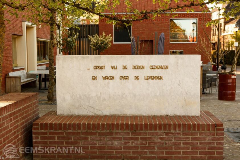 Het oorlogsmonument op het Marktplein in Loppersum. Foto: Chris Bomekamp