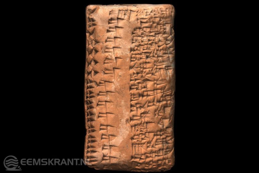 kleitablet met spijkerschrift