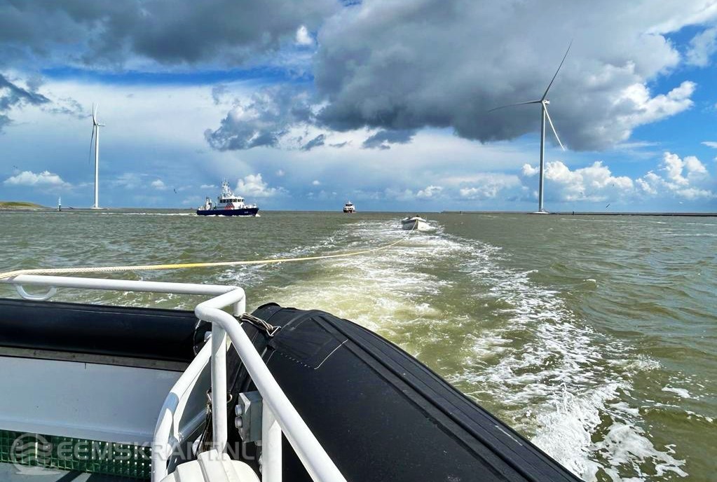 Jungen treiben 17 Stunden lang auf vermisstem Segelboot und werden nach groß angelegter Suche gefunden – Eemskrant.nl