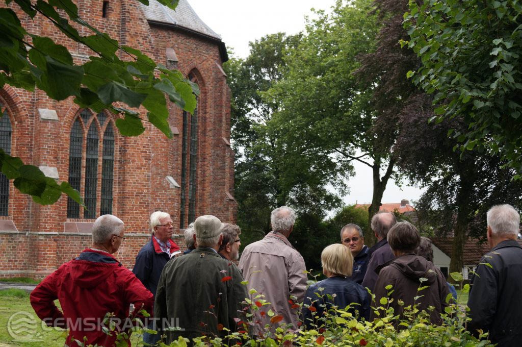Belangstellenden bij een eerdere wandeling.