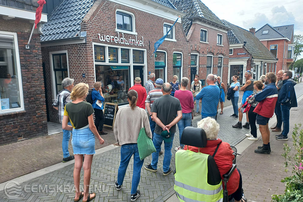 Belangstellenden bij een eerdere wandeling.