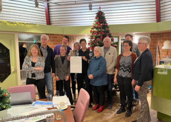 De ondertekenaars van de intentieverklaring zijn Stichting Dorpsbelangen Uithuizermeeden, Cliëntenraad De Mieden, Gereformeerde kerk Uithuizermeeden, Protestantse gemeente Uithuizermeeden, Fysiotherapie Den Ommelanden, Sportschool De Oude Fabriek Uithuizermeeden, Thuiskamer, Mensenwerk Hogeland, Noorderzorg, Meijster Huisarts en Huisartspraktijk Het Hogeland (niet elke organisatie is vertegenwoordigd op de foto).