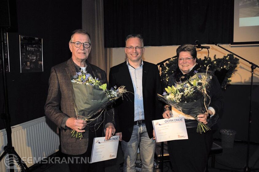 Van links naar rechts: Johannes Swart, voorzitter Richard Stegmeijer, Jenny Speelman.
