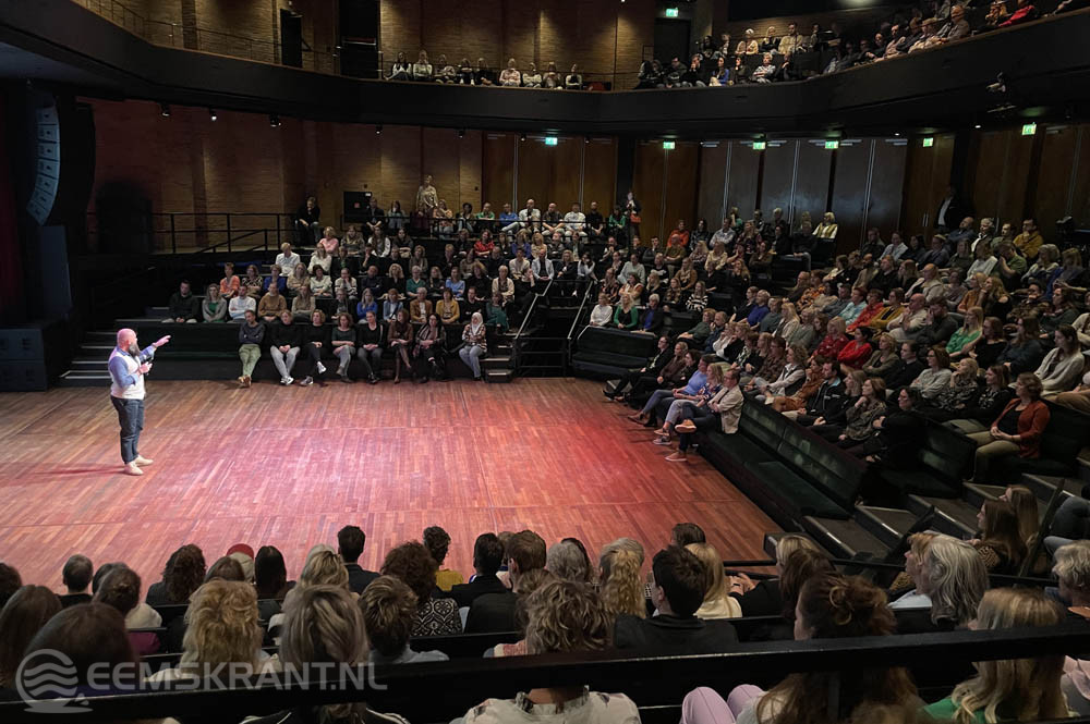 Dieter Möckelmann speecht over digitale fitheid voor 450 onderwijsprofessionals van Ommeriek.