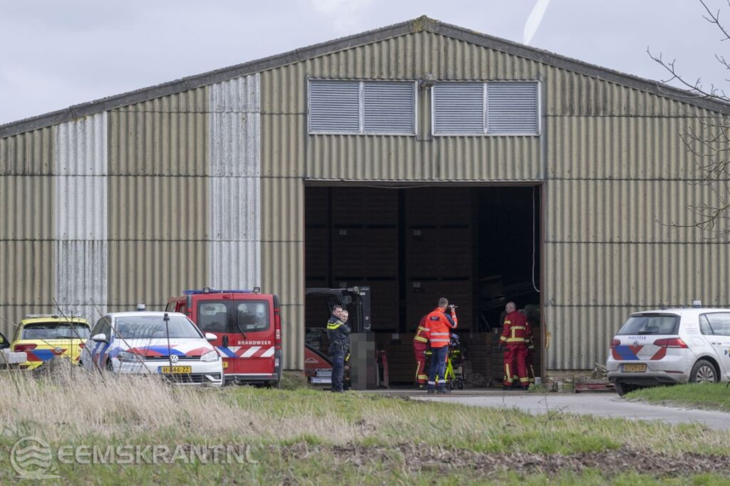Persoon zwaargewond na beknelling op agrarisch bedrijf in Oldenzijl