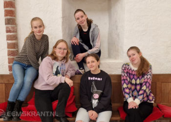 van links naar rechts, de jongeren; Eva Perdok, Maaike Perdok, Marlies Kuiper, Zoey van der Wal en Nina Klopstra. Eigen foto.